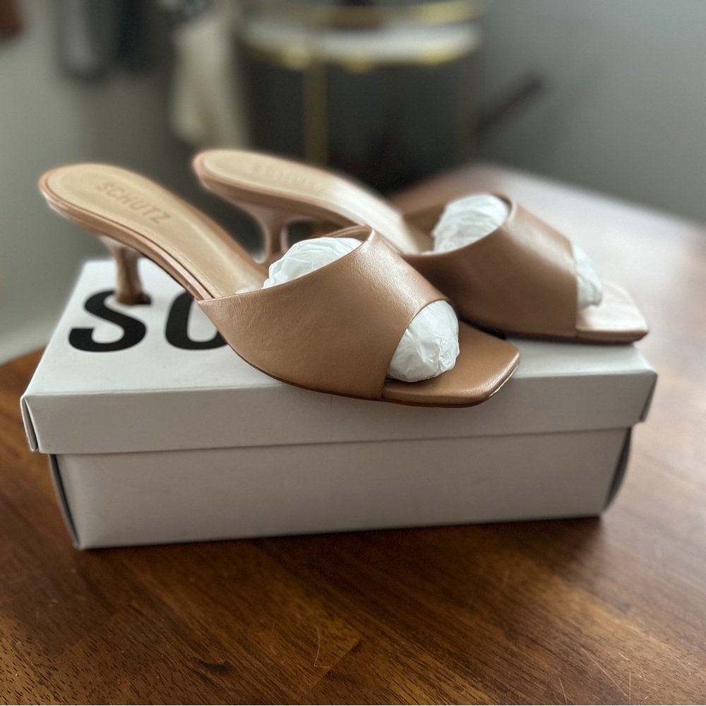 Schutz Dethalia honey beige natural open toe mid heel slides. Used once. SZ 8.5